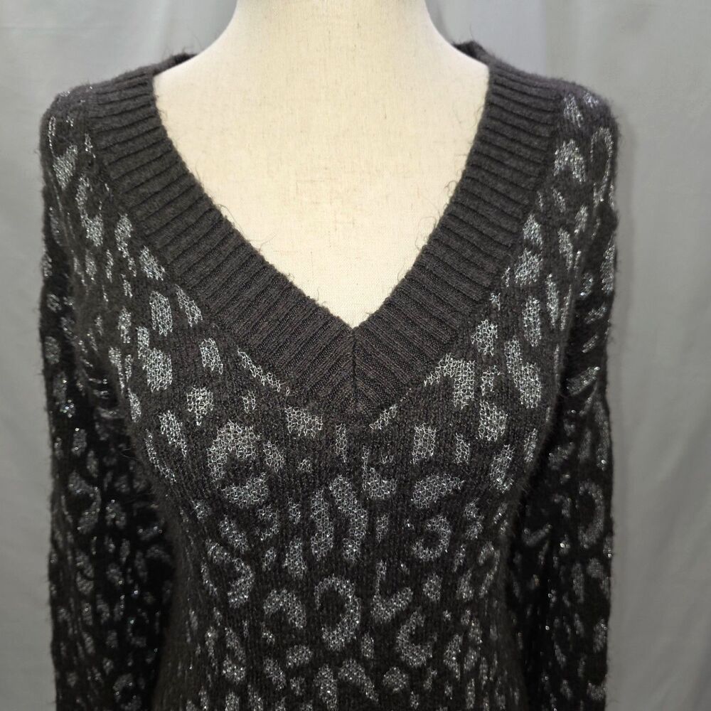 Nine West Metallic Leopard Print V-Neck Tunic Sweater Gray Silver M EUC - Picture 5 of 11
